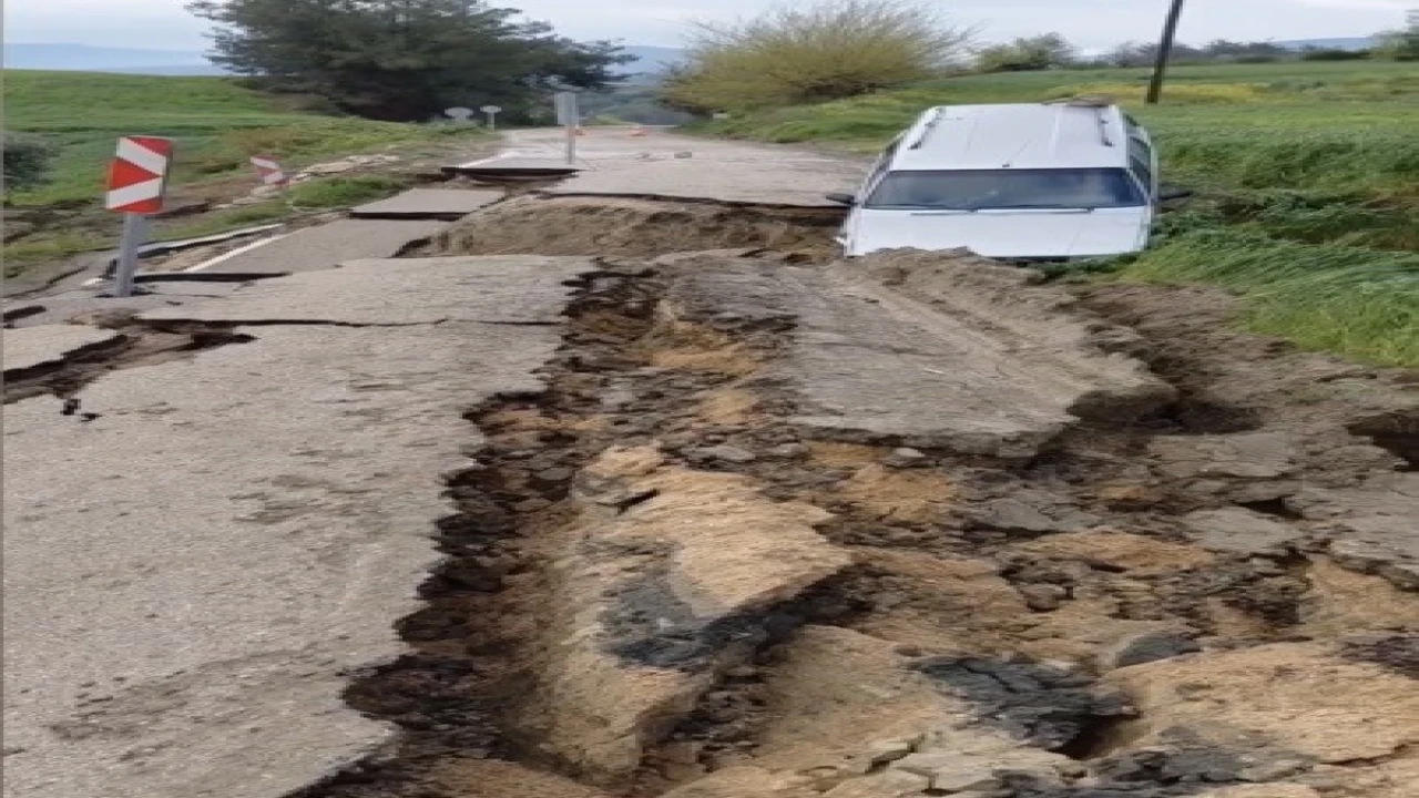 Osmaniyede yoğun yağış yolları çökertti, bazı güzergahlar ulaşıma kapandı