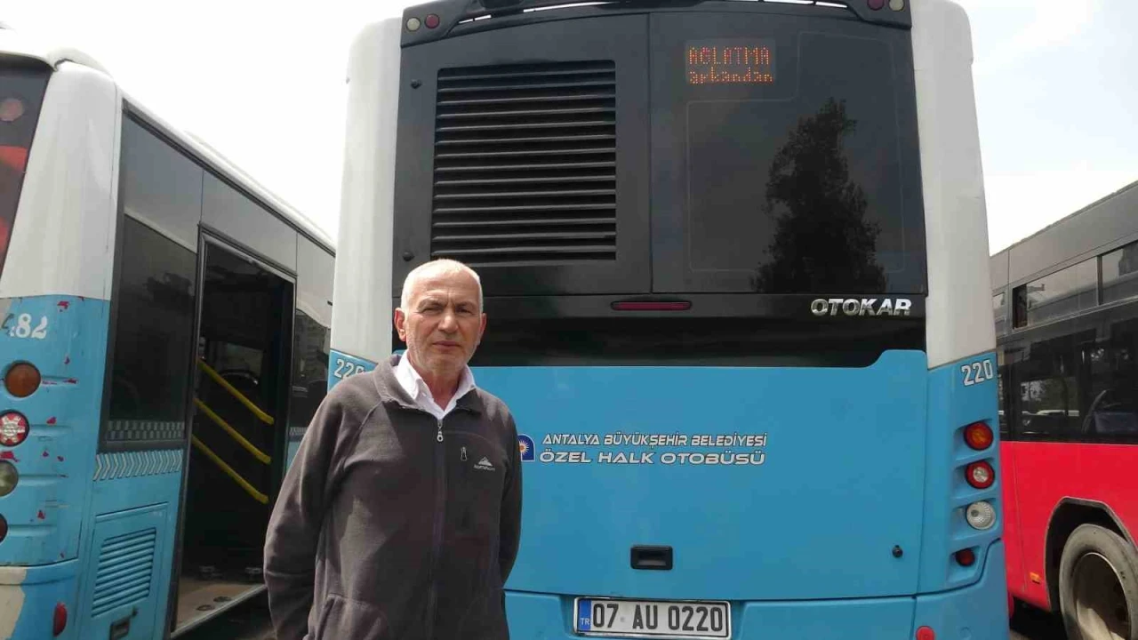 Otobüs şoföründen patenci çocuklara LEDli uyarı: Patenci kardeş tutma arkadan, anneni babanı ağlatma arkandan