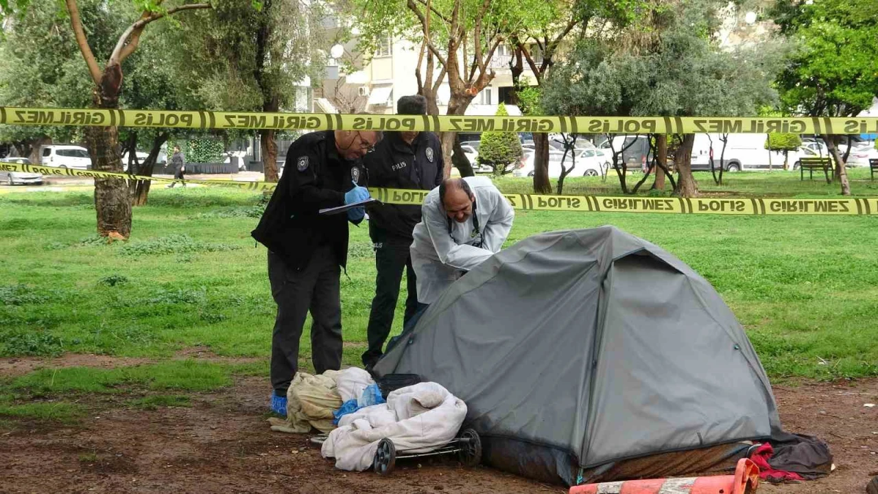 Parka kurduğu çadırda yaşayan adam ölü bulundu