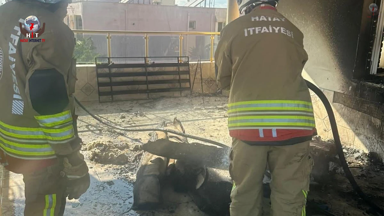 Reyhanlıda evin balkonundan alevler yükseldi