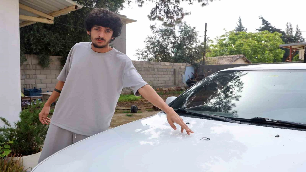 Sesle panik ve korku yaşayan vatandaşın aracına yorgun mermi isabet etti