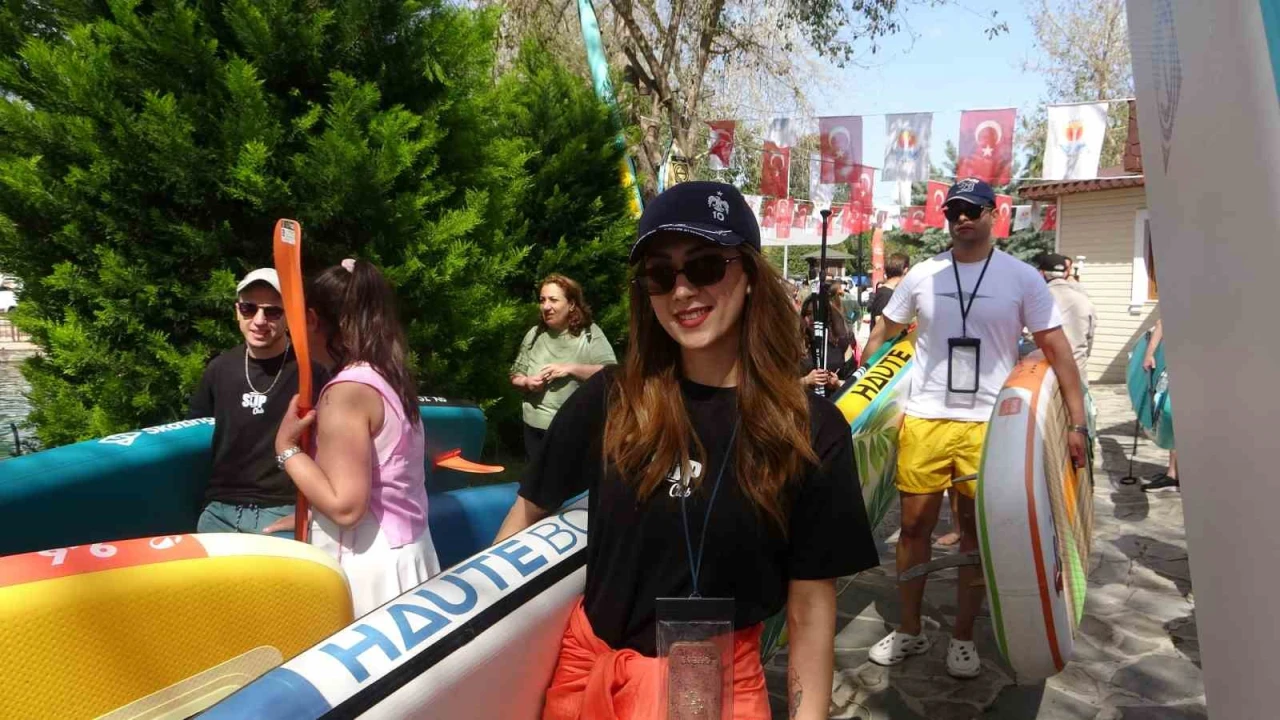 Seyhan Nehrinde Su Korteji renkli görüntülere sahne oldu