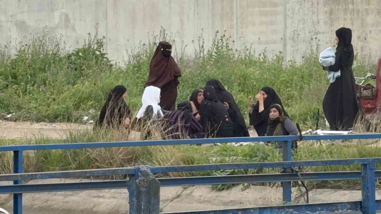 Sulama kanalına giren çocuk kayboldu, yakınları gözyaşı döktü