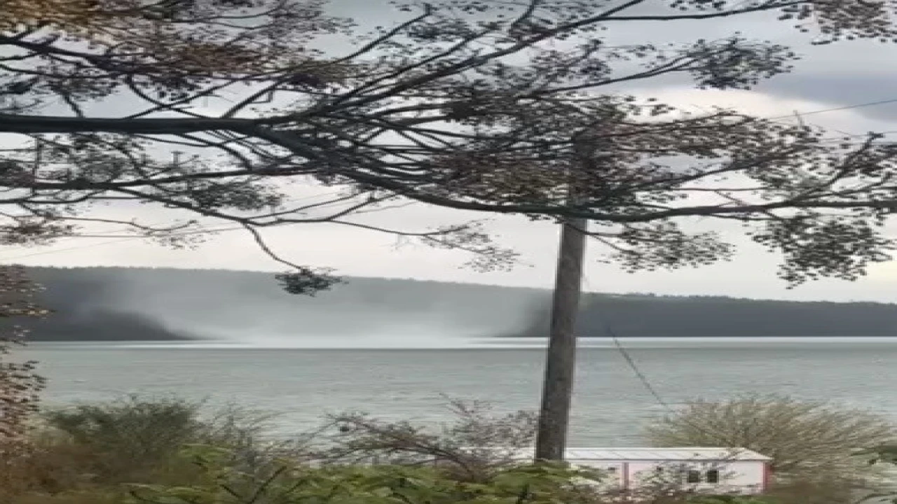 Sumbasta baraj üzerinde oluşan hortum kameraya yansıdı