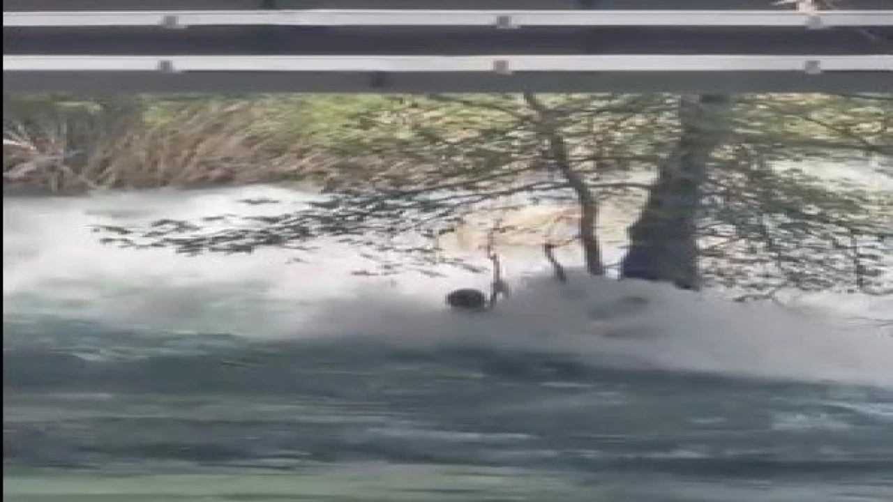 Tarsusta kayıp genç akıntıya böyle kapıldı: Son görüntüleri ortaya çıktı