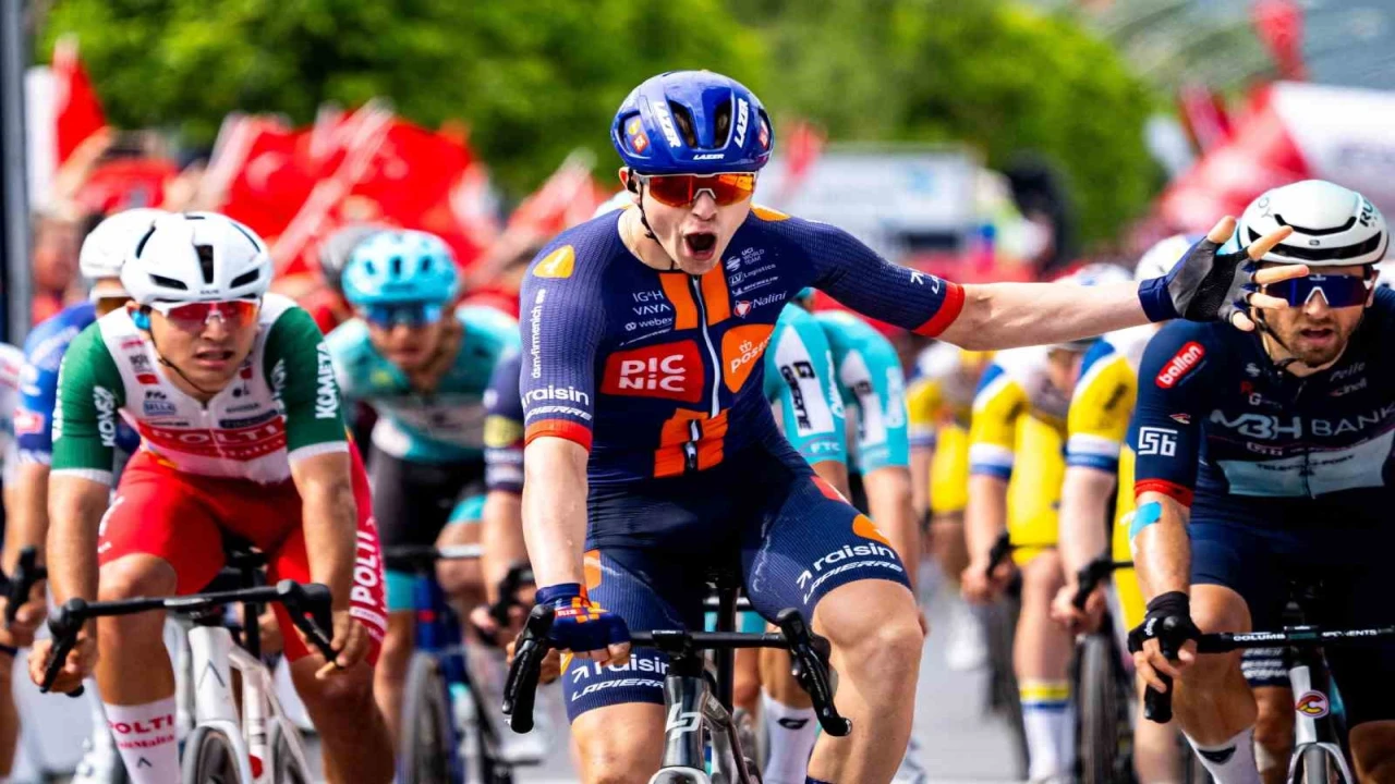 TURda Patara - Kemer etabını Casper Van Uden kazandı