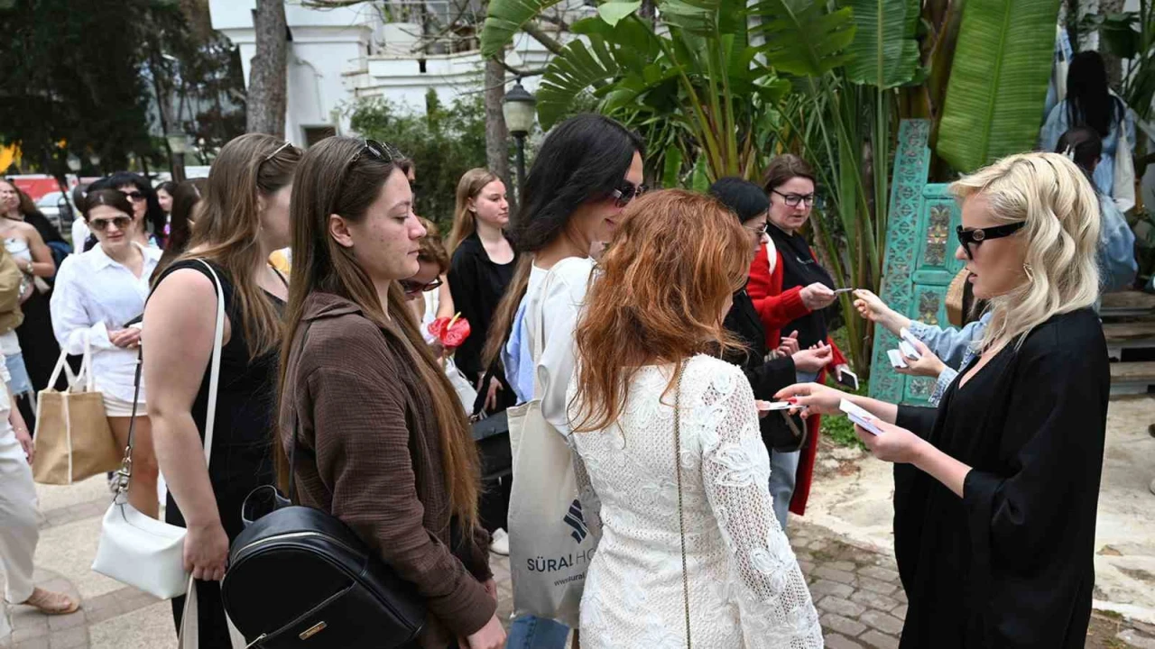 Ukraynadan gelen 100 seyahat acentesi yetkilisi Kemer turizmi hakkında bilgi aldı