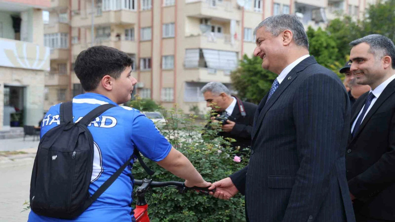 Vali Yavuz, Kozanda vatandaşlarla bir araya geldi