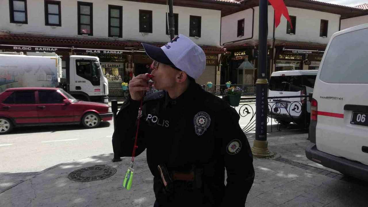 15 yıldır evinde polis üniformasıyla gezen Mertin polis olma hayali gerçek oldu