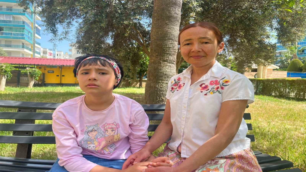 2,5 yaşında konuşmayı bırakan 10 yaşındaki kızı için yardım bekliyor