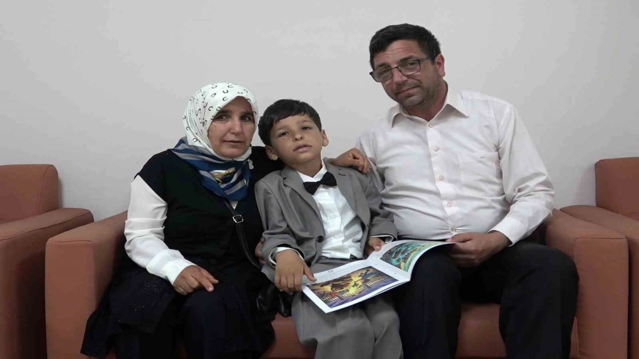 6 yaşındaki otizmli anaokulu öğrencisi hayal dünyasını hikaye kitabına dönüştürdü