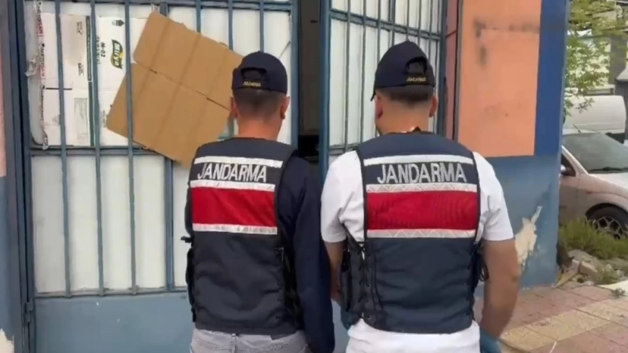 Adana ve Konyada 13 bin 633 litre kaçak alkol ele geçirildi