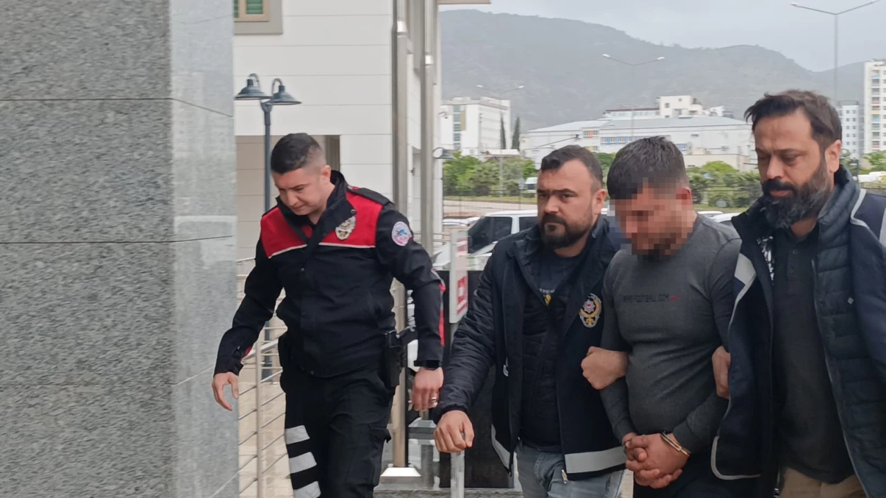Adanada cinayet zanlısı adliyeye sevk edildi