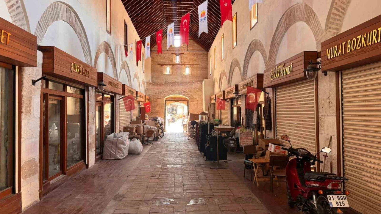 Adananın tarihi Kapalı Çarşısı, adı gibi ‘Kapalı kaldı