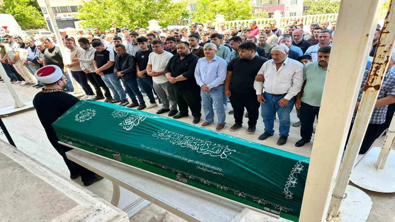 Adıyamandaki motosiklet kazasında hayatını kaybeden genç son yolculuğuna uğurlandı