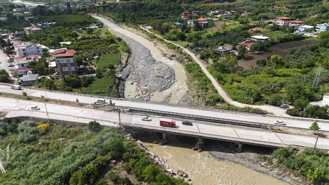 Akıntıya kapılarak nehirde kaybolan 20 yaşındaki genci arama çalışmaları üçüncü günde devam ediyor