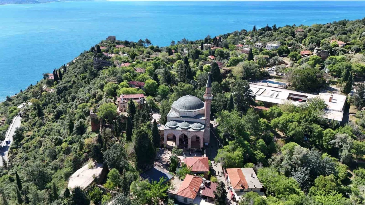 Alanya Kalesindeki 800 yıllık miras turist akınına uğruyor