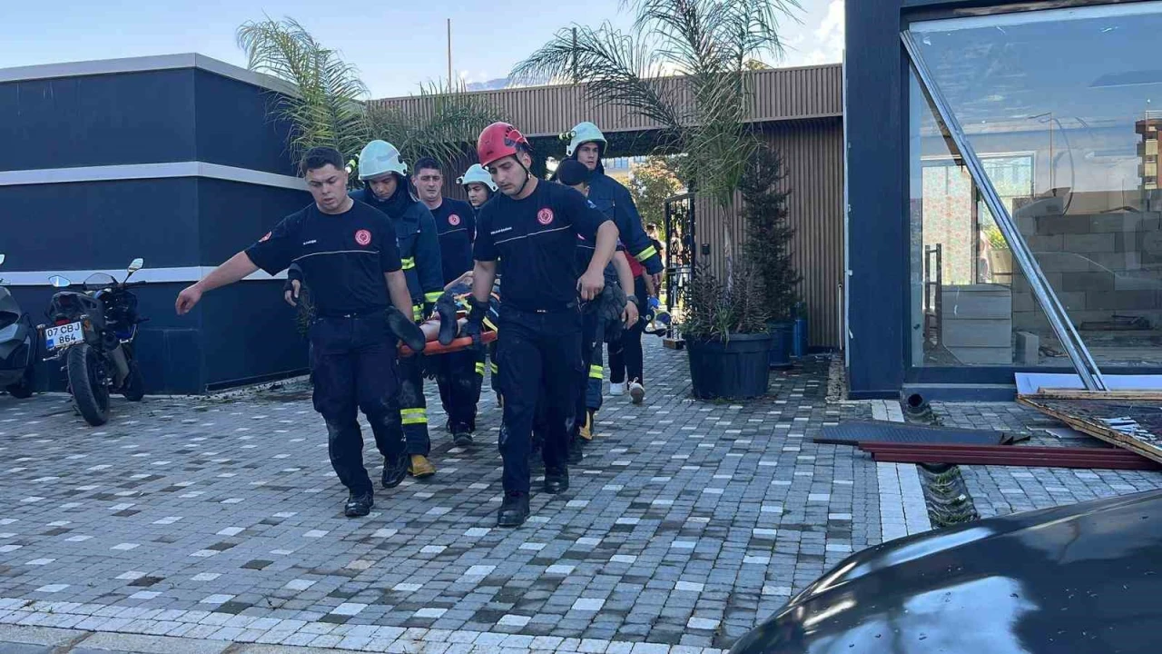 Alanyada evin asma tavanı çöktü: 2 yaralı