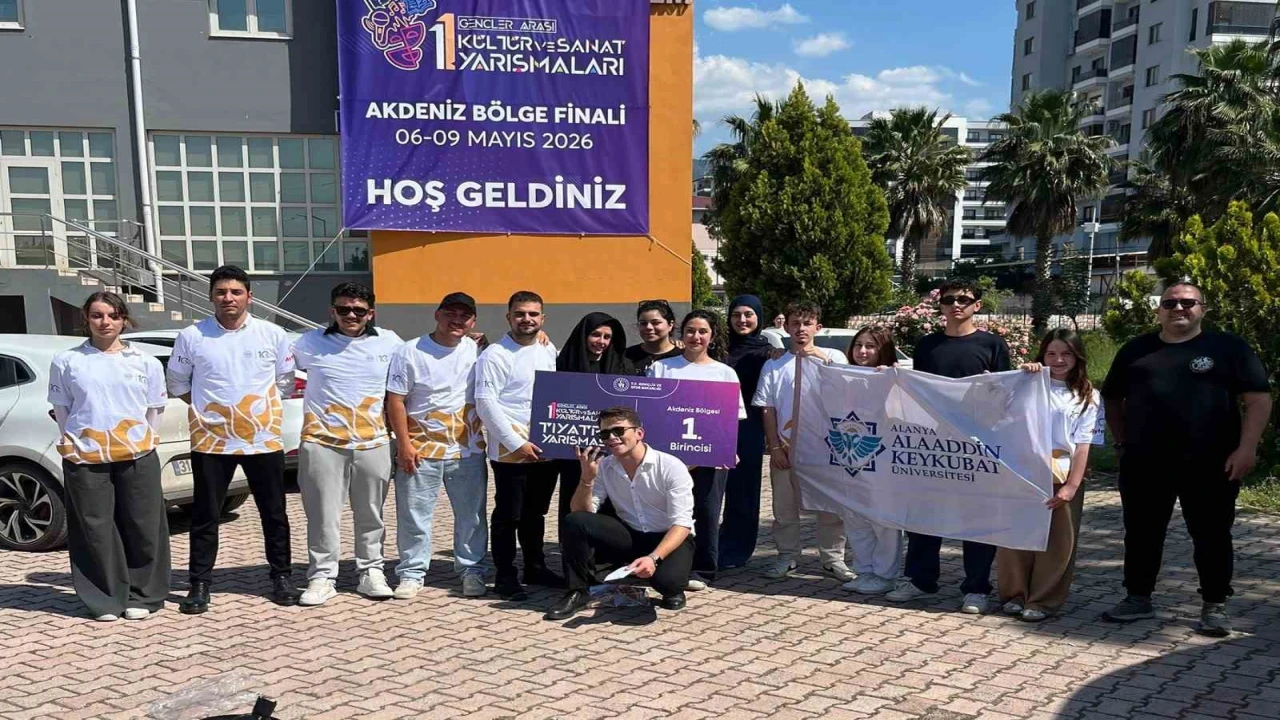 ALKÜlü genç tiyatrocular bölge finallerinde şampiyon olup yarı finale yükseldi