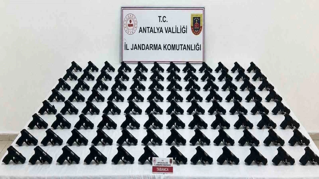 Antalyada 100 adet ruhsatsız tabanca ele geçirildi
