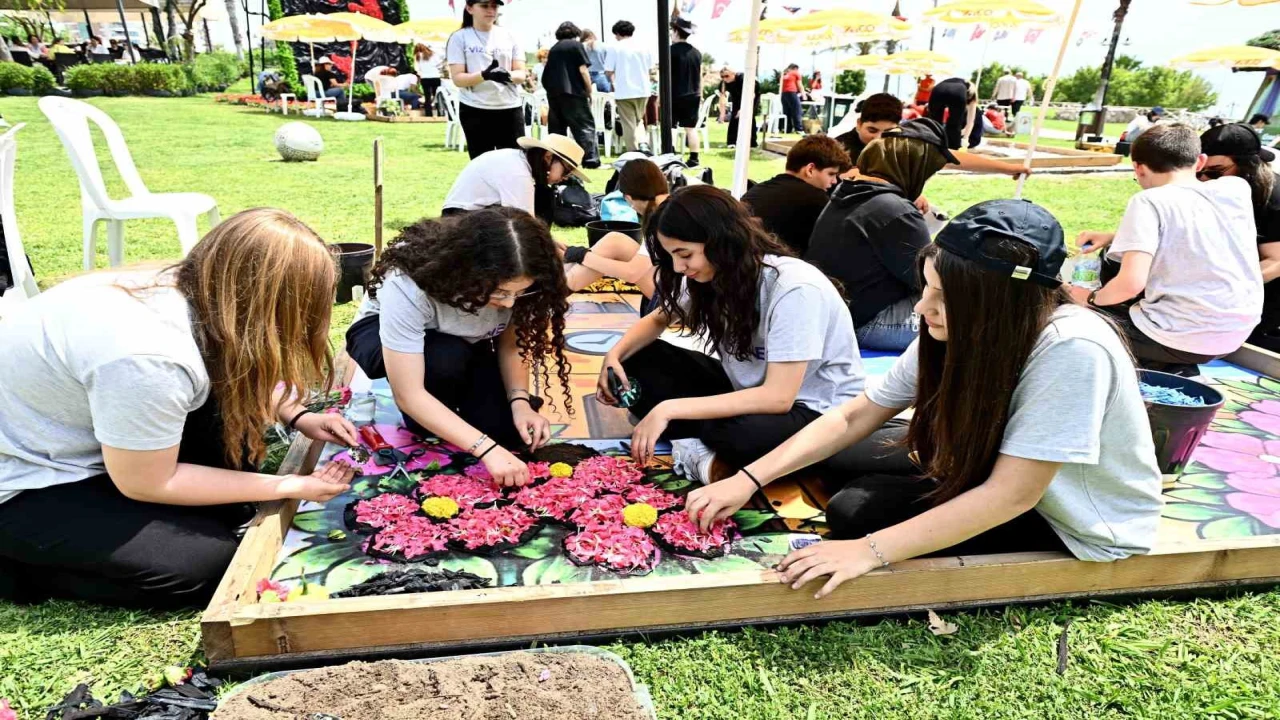 Antalyada 130 bin çiçekle görsel şov