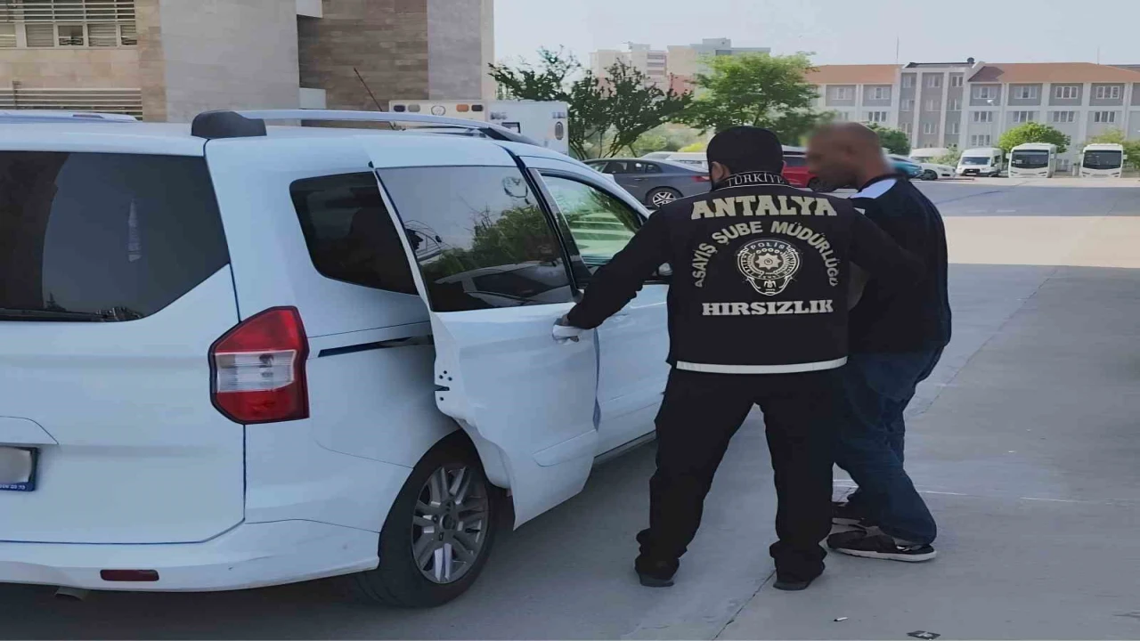 Antalyada 410 bin lira değerinde ziynet eşyası çalan hırsız yakalandı