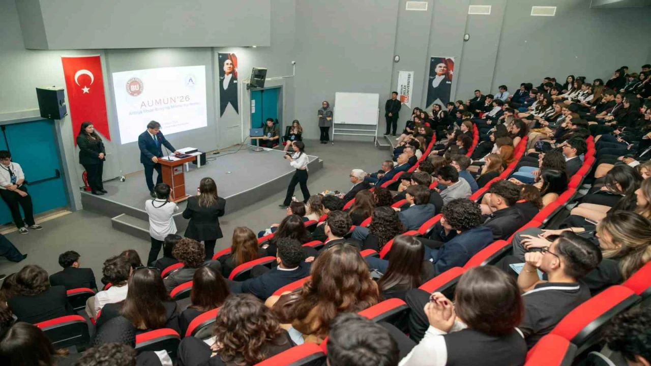 Antalyada AUMUN26 başladı: Gençler dünya gündemini tartışıyor