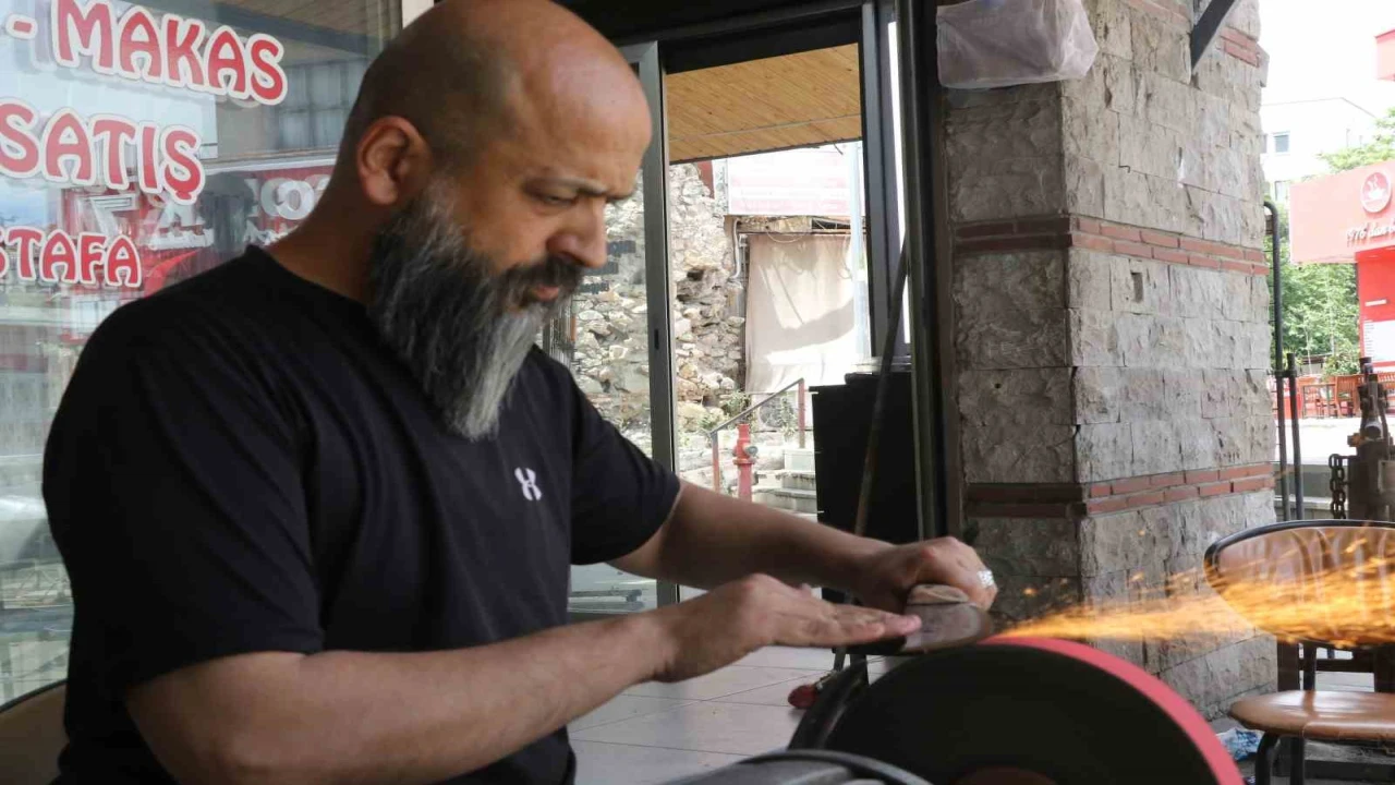 Antalyada bıçakçılarda bayram mesaisi