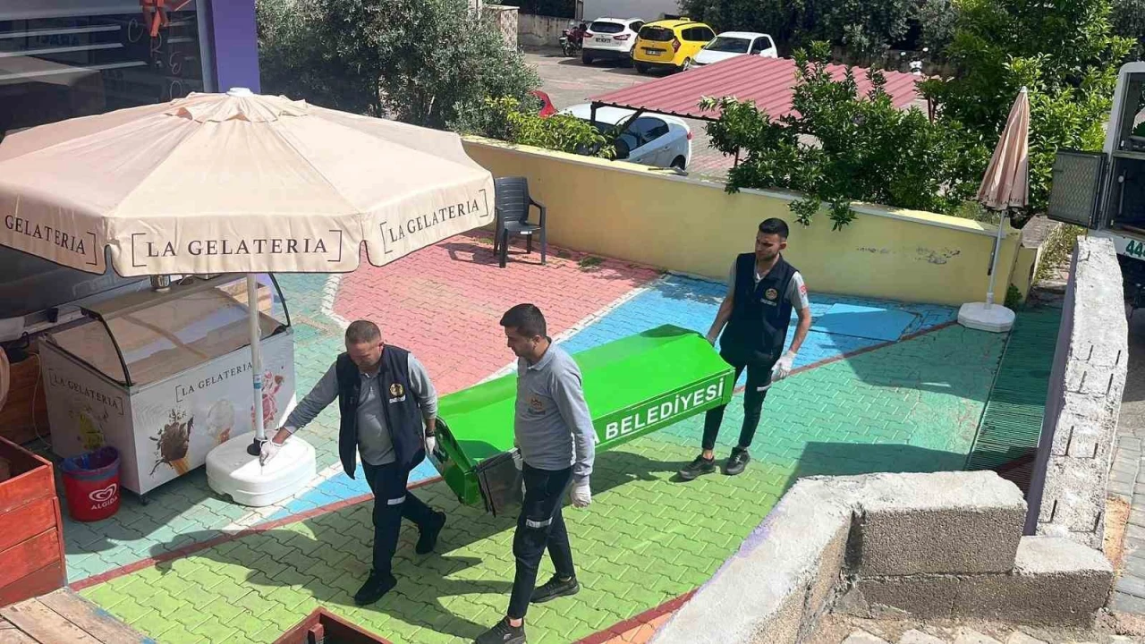 Antalyada hostelde kalan adam ölü bulundu