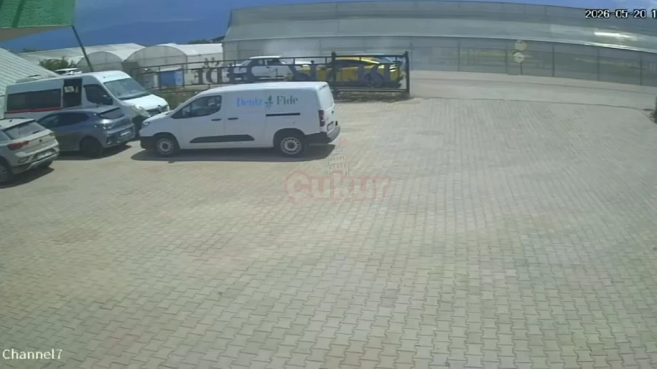 Antalyada iki Tofaş kafa kafaya çarpıştı: 4 yaralı