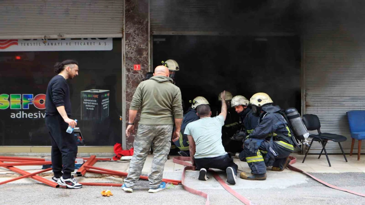 Antalyada sünger dolu depoda korkutan yangın