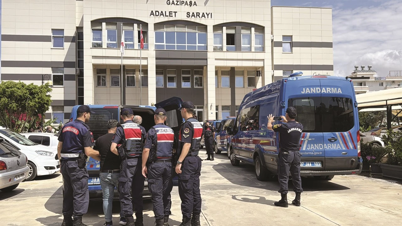Antalyada usulsüz reçete operasyonunda 4 tutuklama