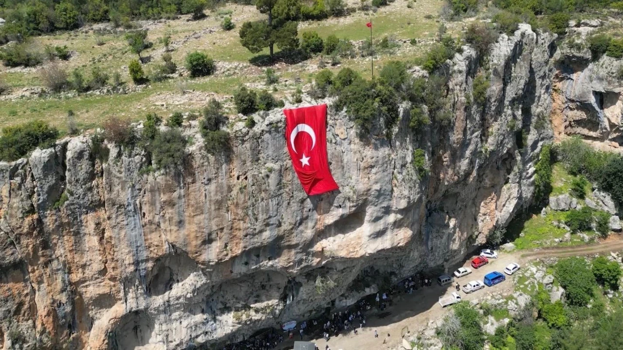 Aserin Kayası eşsiz manzarasıyla dikkat çekiyor