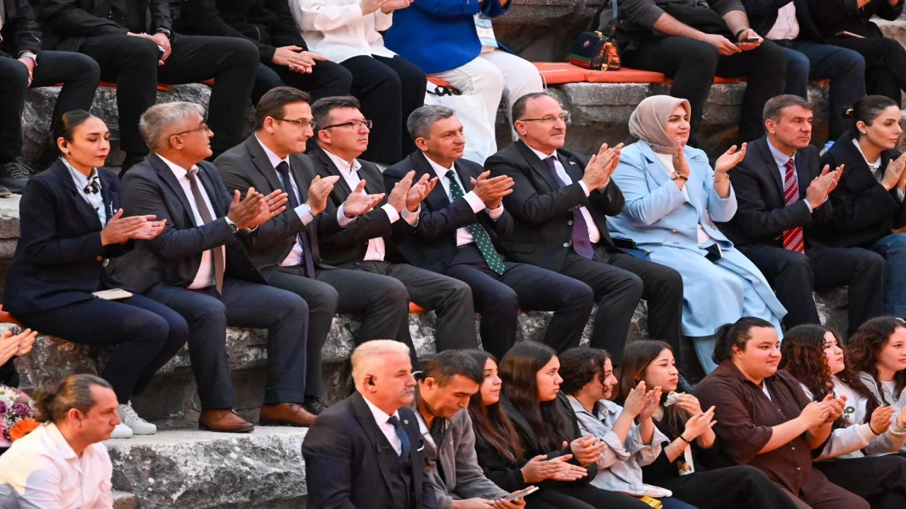 Aspendosta Kökten Geleceğe Maarif Yolcuları konserine yoğun ilgi