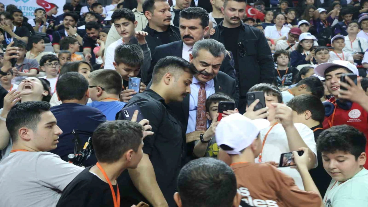 Bakan Tekin: 100 ortaöğretim öğrencisinin 43ü mesleki eğitime kayıt yaptırdı