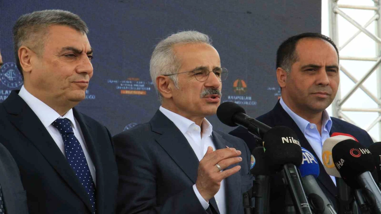 Bakan Uraloğlu duyurdu:Çeşmeli-Kızkalesi Otoyolunda ilk kısım temmuz ayında açılacak