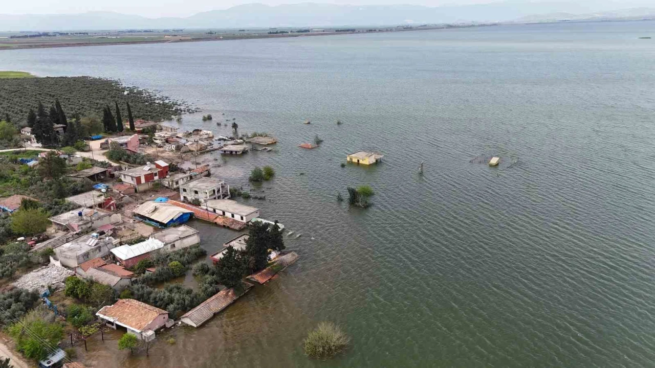 Baraj sınırları içerisindeki köyler aşırı yağışlarla sular içerisinde kaldı