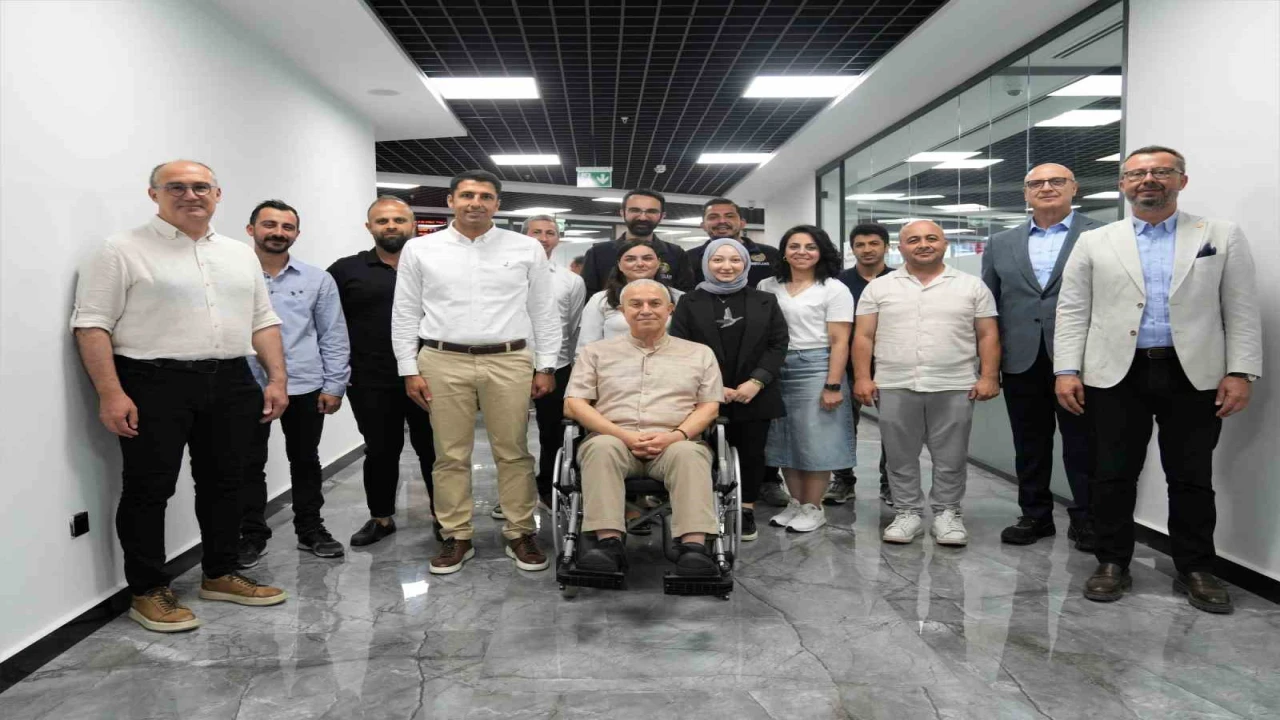 Başkan Özçelik personelle bayramlaştı