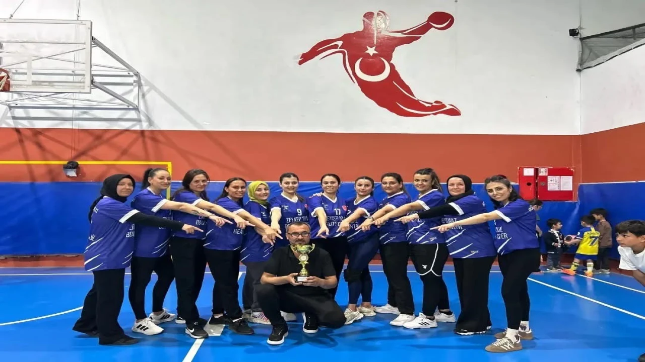 Bozyazıda Evimin Sultanları Anneler Günü Voleybol Turnuvası tamamlandı