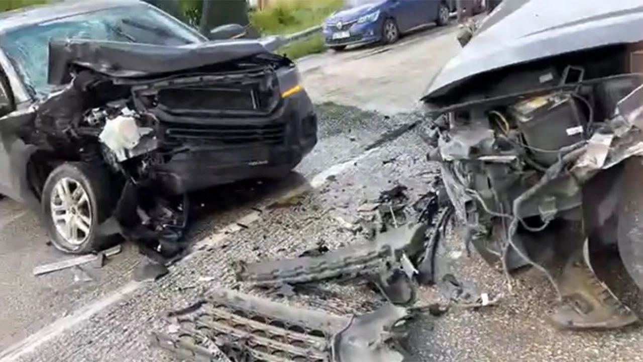 Burdurda 3 otomobil çarpıştı: 5 yaralı