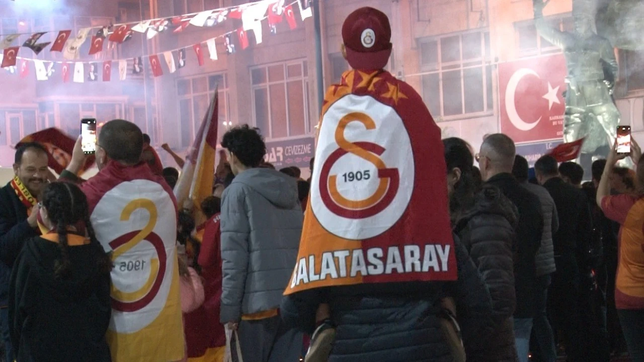 Burdurda Galatasaraylı taraftarlar konvoylarla kutlama yaptı