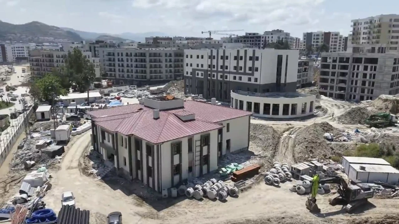 Defne ilçe jandarma komutanlığı hizmet binasında inşaat çalışmaları sürüyor