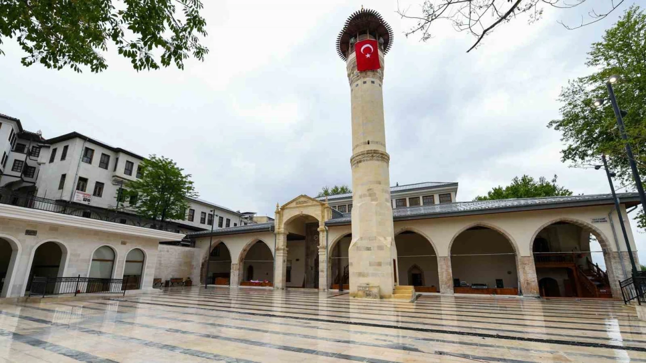 Depremde hasar gören 583 yıllık tarihi Ulu Caminin resmi açılışı gerçekleştirildi