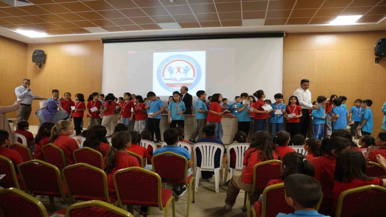 Dijital bağımlılığa karşı kitaplı mücadelede 400 öğrenci yarıştı