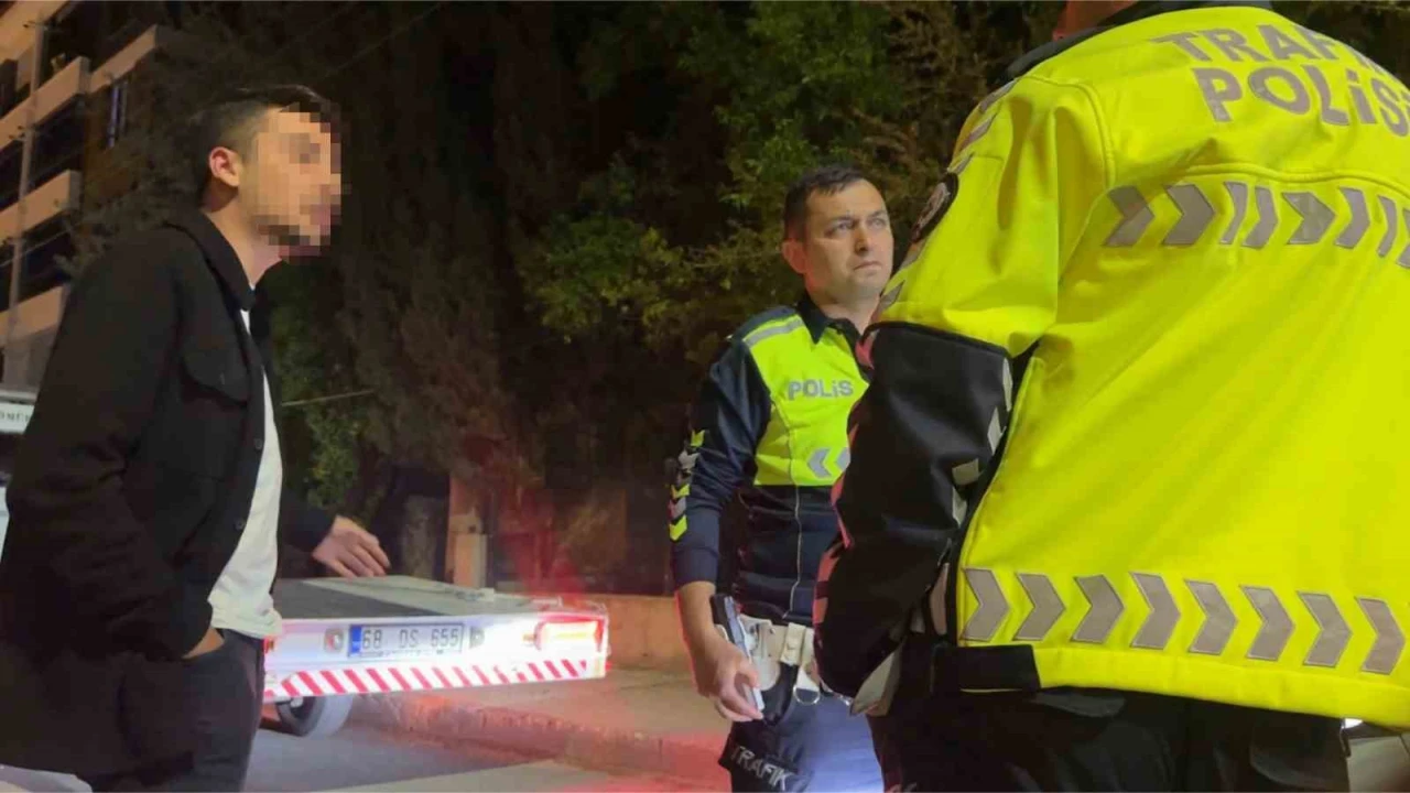 Dur ihtarına uymayan alkollü sürücünün polisi ikna çabaları sonuç vermedi