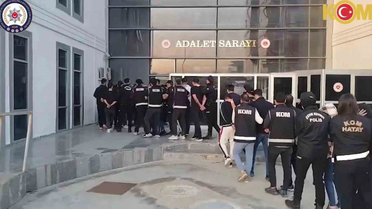 Esnafı sözde korumayla haraca bağlayan ve kadınlara zorla fuhuş yaptıran örgüte operasyon: 28 tutuklama
