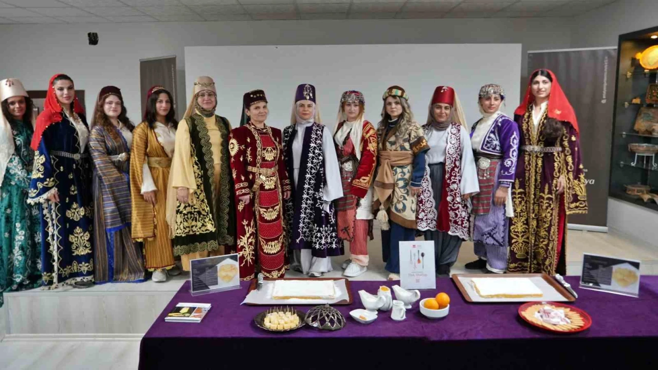 Finike portakallı lokum Antalyada vatandaşlarla buluştu
