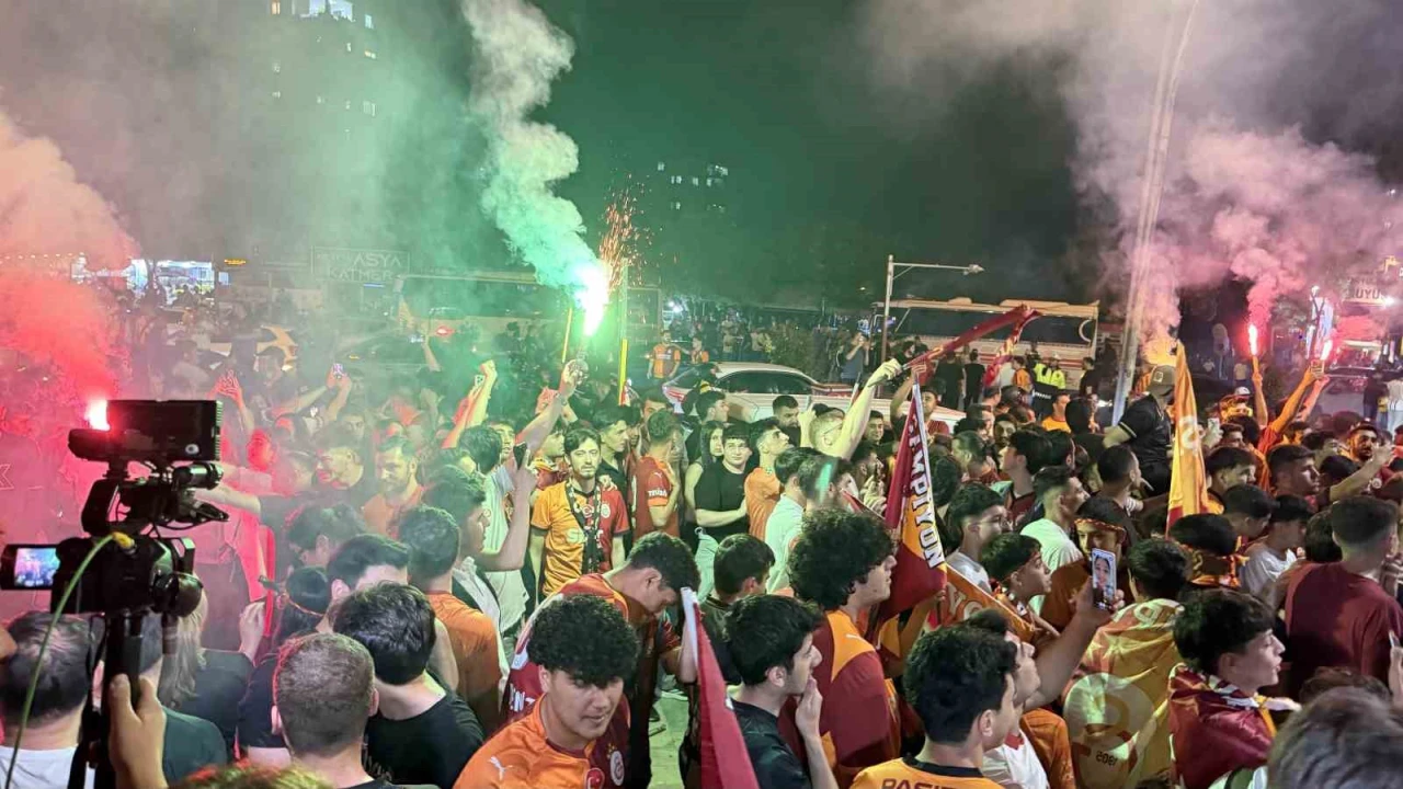 Galatasarayın şampiyonluğu Adanada coşkuyla kutlandı