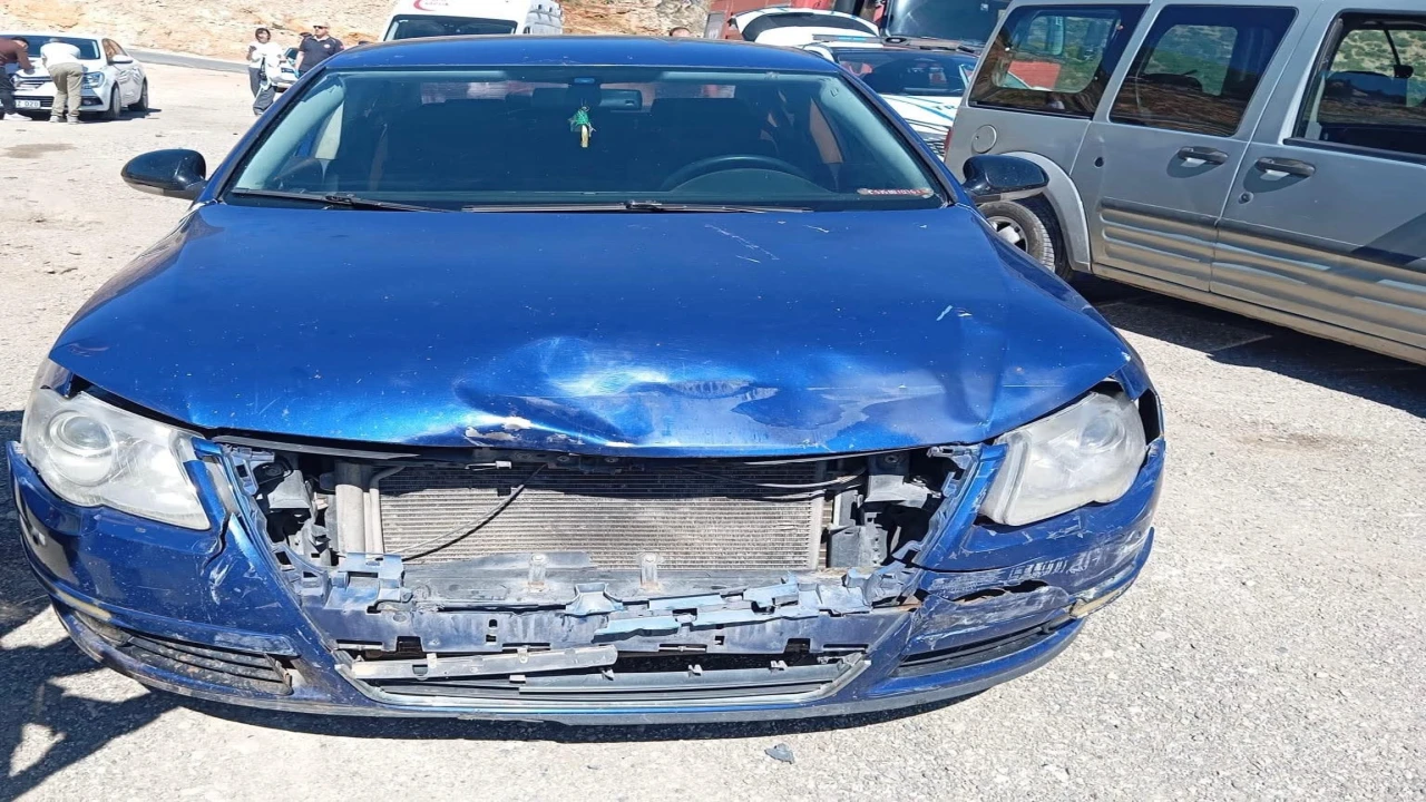 Hatayda iki otomobilin karıştığı kazada 1 kişi yaralandı