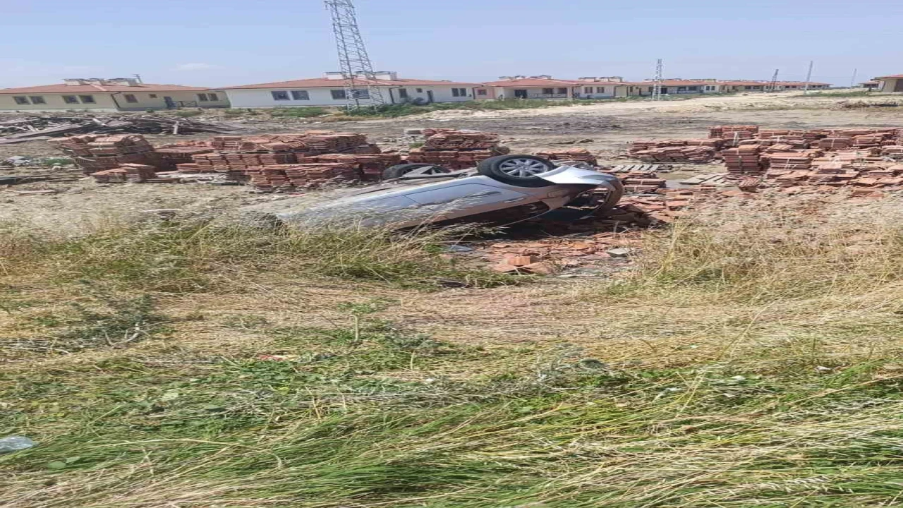 Hatayda motosiklete çarpan otomobil takla attı: 1 ölü, 1 yaralı